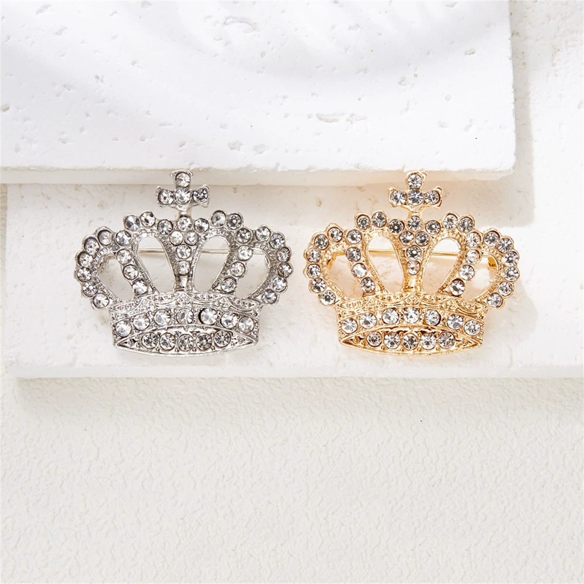 Luxury Bags 2026 Trends - 1Pc Creative Retro Crown Broch Pin