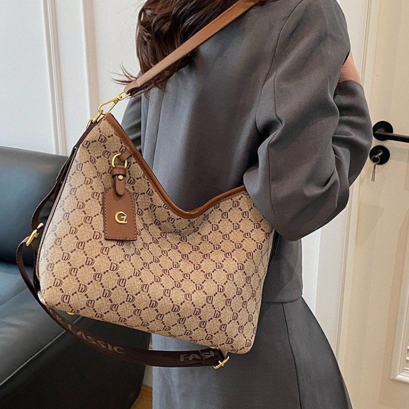 Classic Designer Paris Diaper  - đánh giá và giá Luxury Bags Paris
