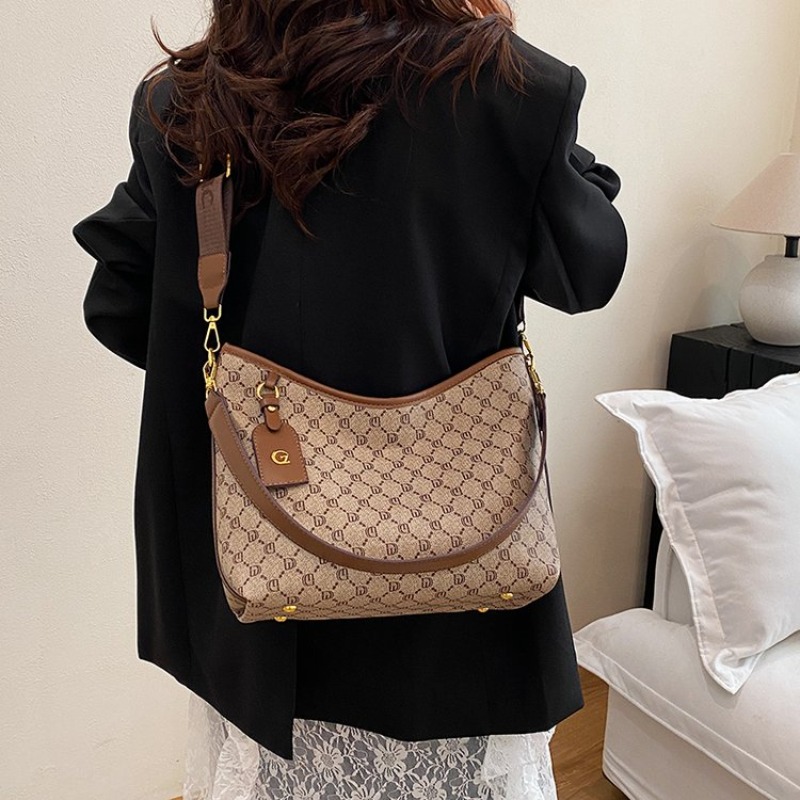 Classic Designer Paris Diaper  - đánh giá và giá Luxury Bags Paris