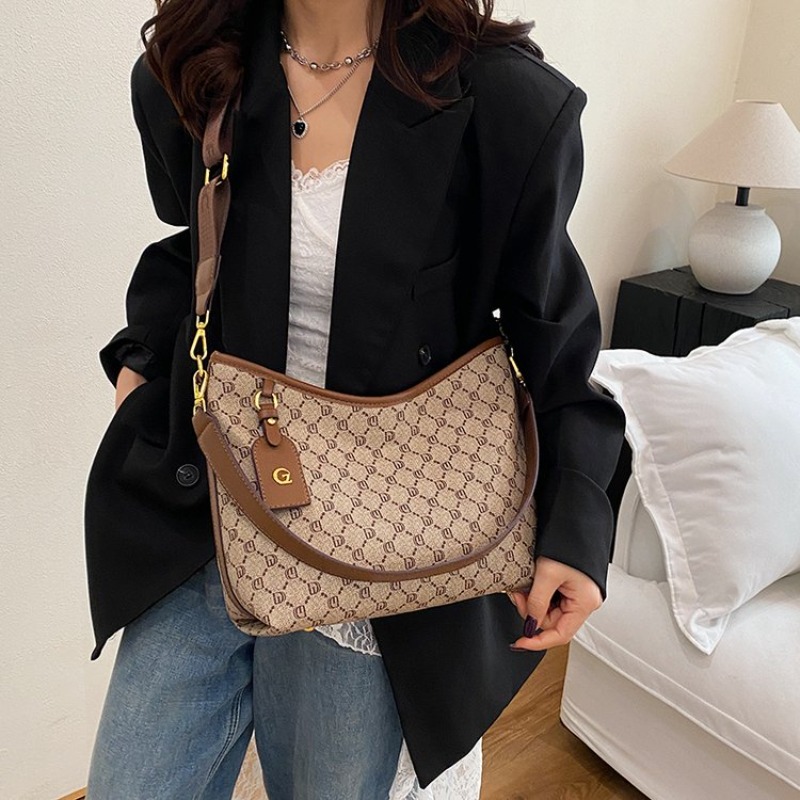 Classic Designer Paris Diaper  - đánh giá và giá Luxury Bags Paris