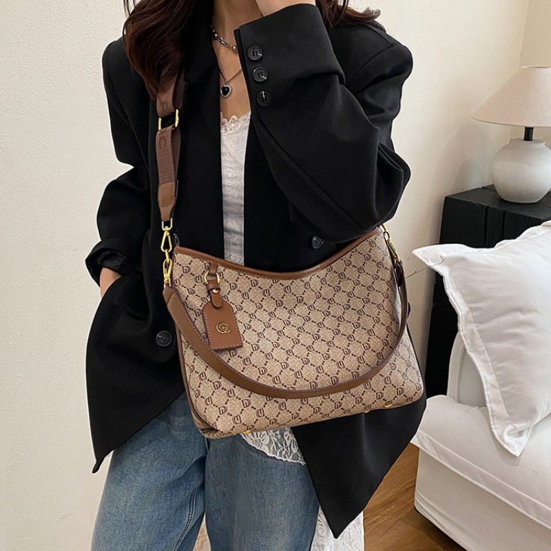 Classic Designer Paris Diaper  - đánh giá và giá Luxury Bags Paris