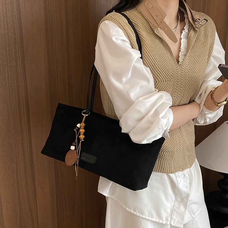 LEFTSIDE Retro Suede Shoulder  - đánh giá và giá Luxury Bags 2026 Trends